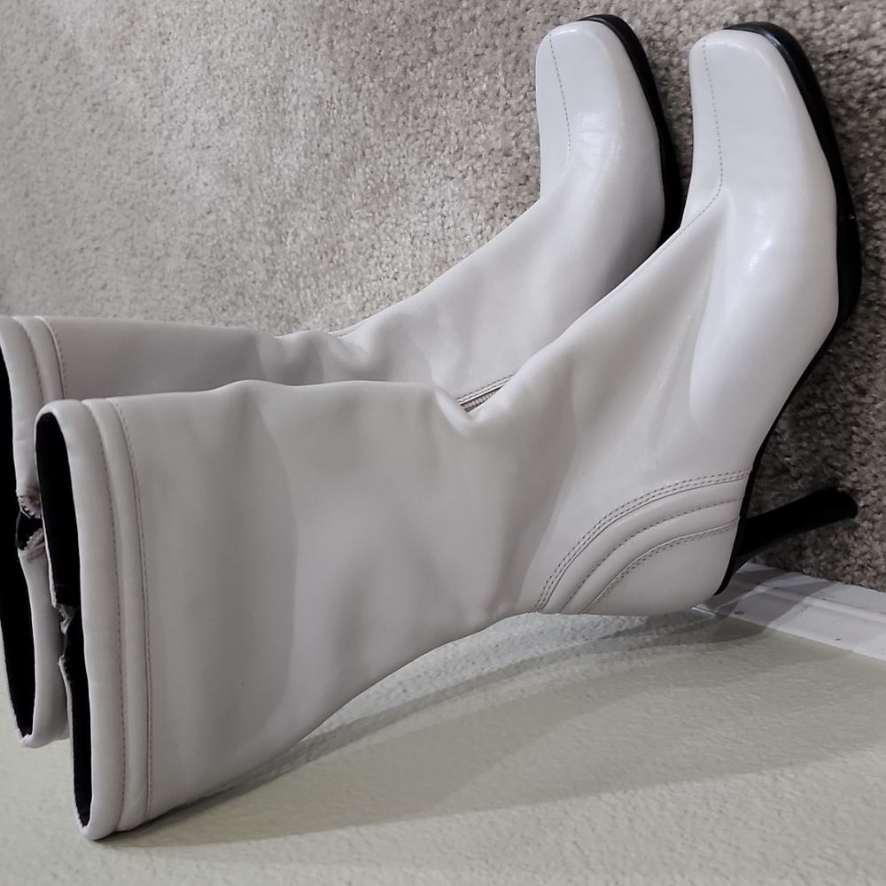 NWOT, Nine West Ivory Heel Boots, Size 6M - Picture 2 of 7